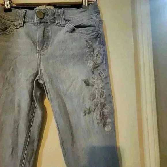 15Raw hem democracy light grey wash floral embroidered cropped jeans size size 6 - Picture 4 of 8